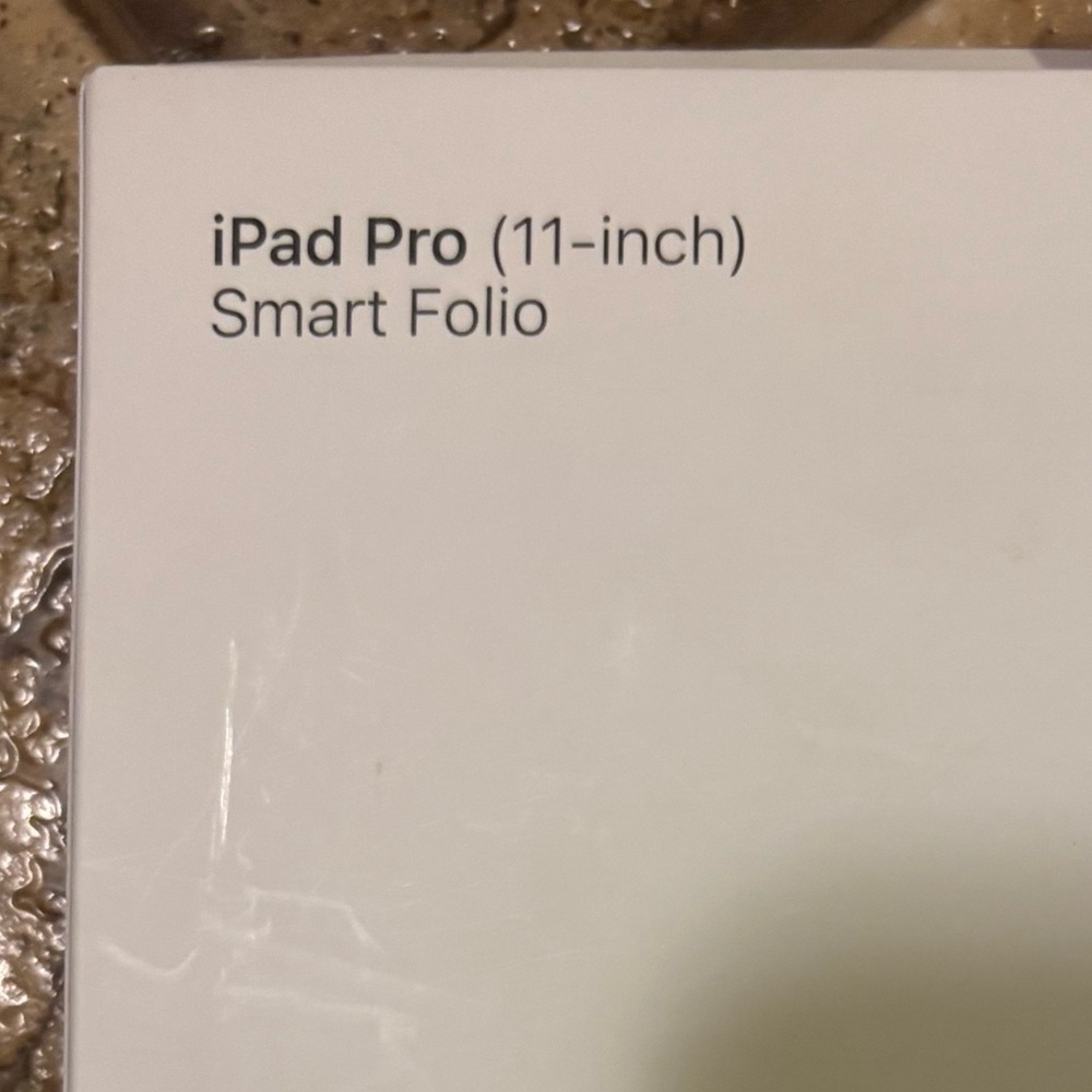 NIB Apple Smart Folio for iPad Pro 11-inch - Picture 7 of 9